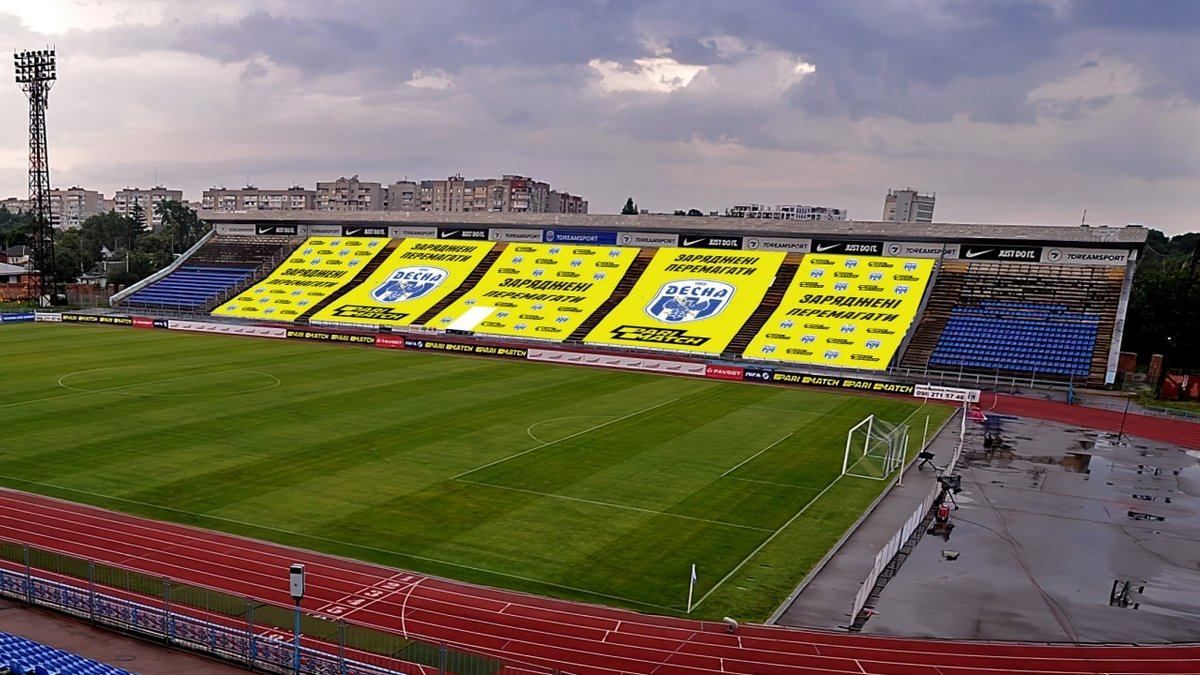 Стадіон Десни у Чернігові практично знищено обстрілами окупантів з РФ: жахливе фото