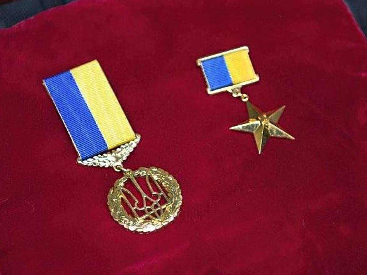 Зеленський нагородив понад 130 українських захисників і захисниць, 36 – посмертно - 24 Канал
