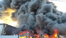 Російські окупанти обстріляли Суми: місто огорнув густий чорний дим – фото та відео з місця 