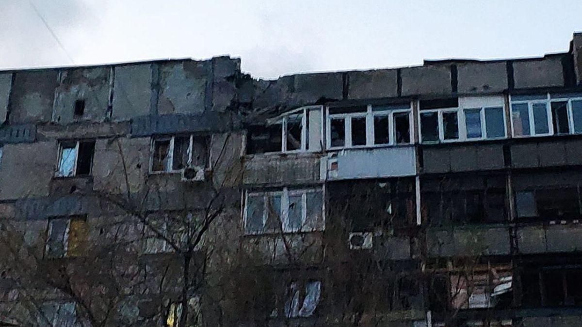 Оккупанты обстреляли многоэтажку и магазин в Авдеевке: есть погибшие и раненые - 24 Канал Оккупанты обстреляли многоэтажку и магазин в Авдеевке: есть погибшие и раненые - 24 Канал