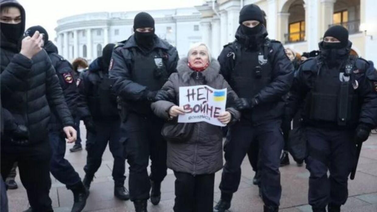 Ми не можемо спати, нам соромно за дії путінського режиму, – російський політолог - 24 Канал