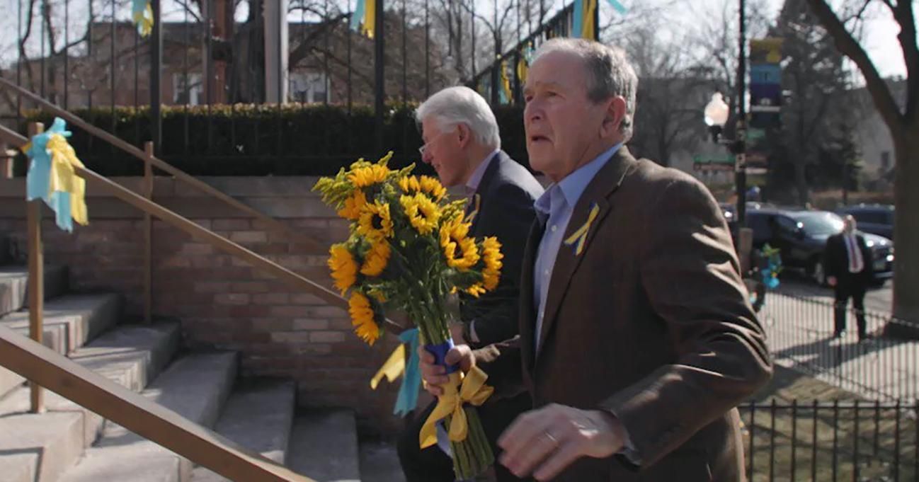 Билл Клинтон и Джордж Буш посетили украинскую церковь в Чикаго с букетом подсолнухов

