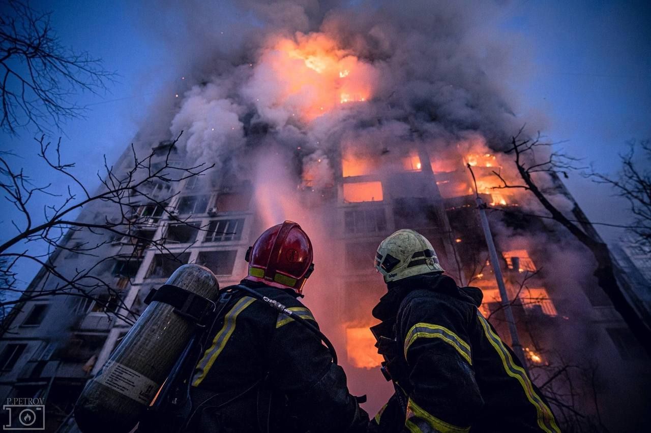 Помогаем сдерживать наступление сволочи: как работают спасатели во время войны Помогаем сдерживать наступление сволочи: как работают спасатели во время войны