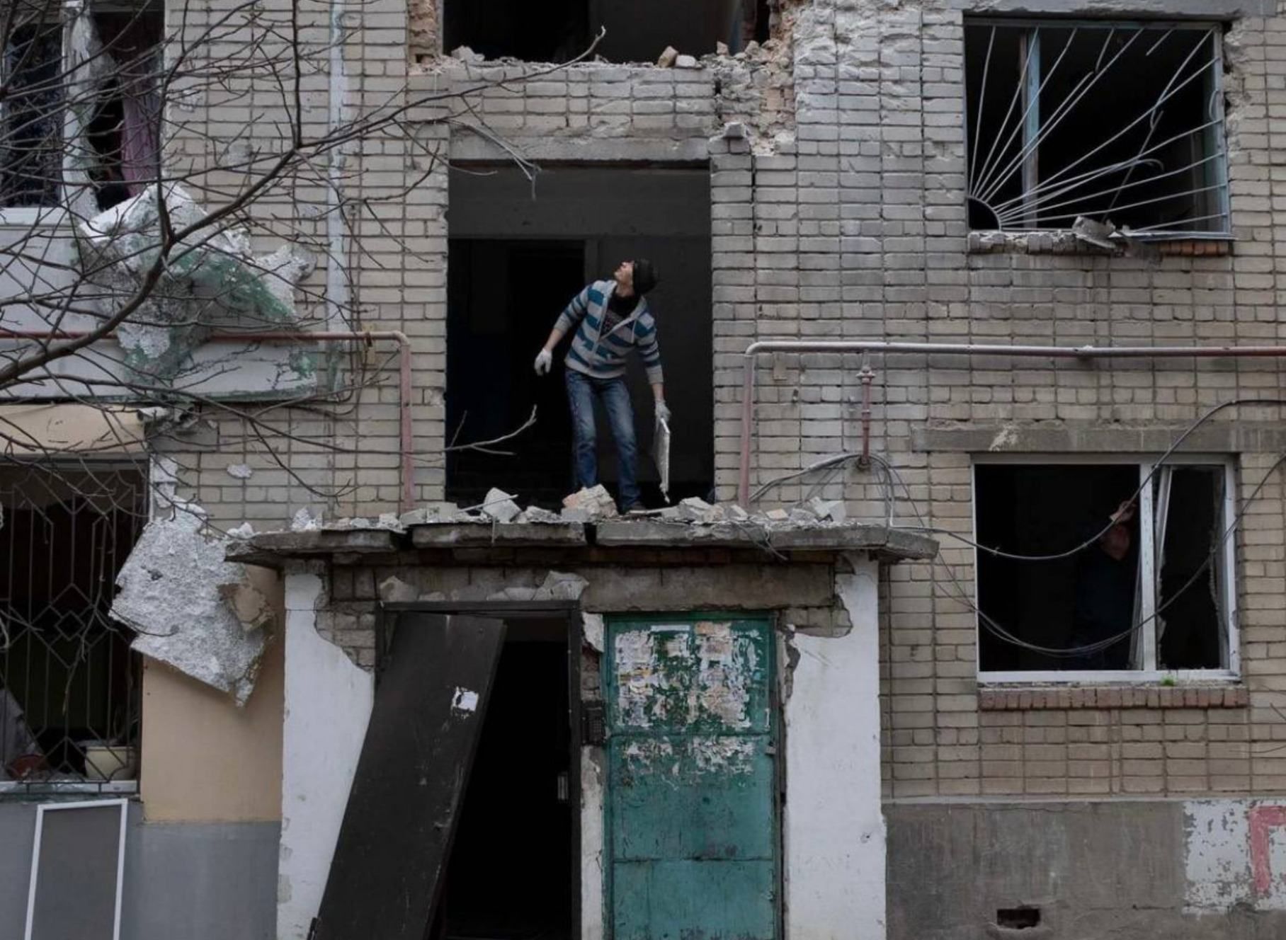 Разрушенный город и усталые лица: военный Николаев в объективе западных СМИ Разрушенный город и усталые лица: военный Николаев в объективе западных СМИ