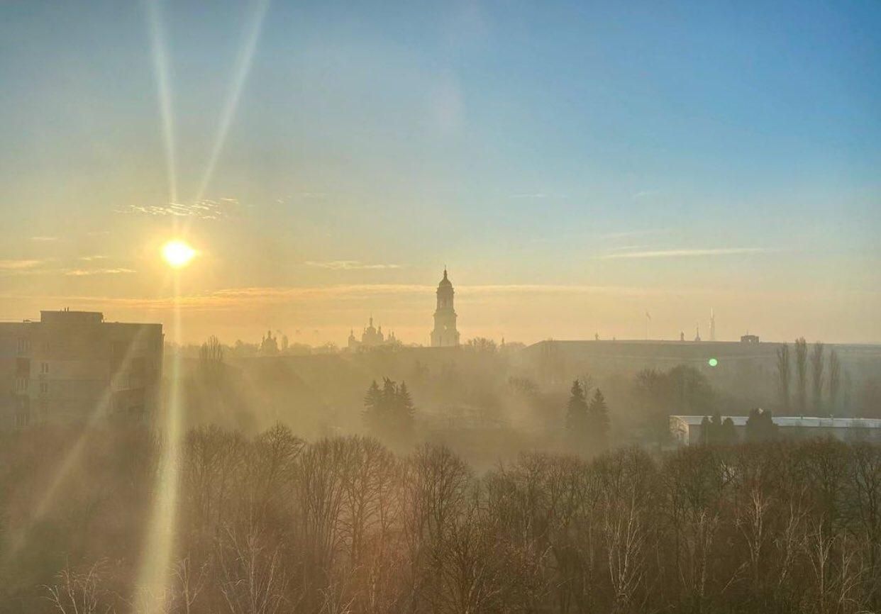 Задушливий смог над Києвом: міська влада пояснила звідки він взявся - Київ Задушливий смог над Києвом: міська влада пояснила звідки він взявся - Київ