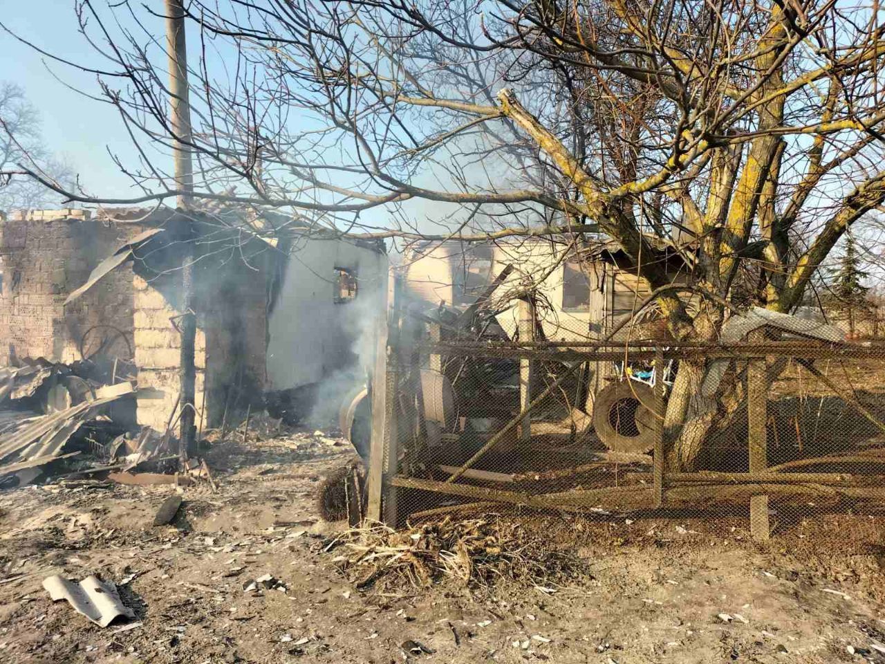 Окупанти обстріляли житловий будинок на Житомирщині: фото наслідків - 24 Канал