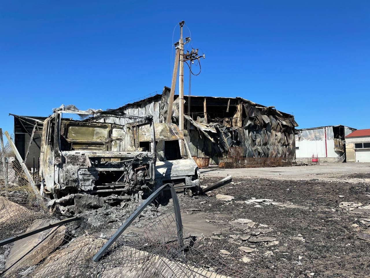 Оккупанты подло обстреляли украинских военных под Николаевом: продолжается спасательная операция Оккупанты подло обстреляли украинских военных под Николаевом: продолжается спасательная операция