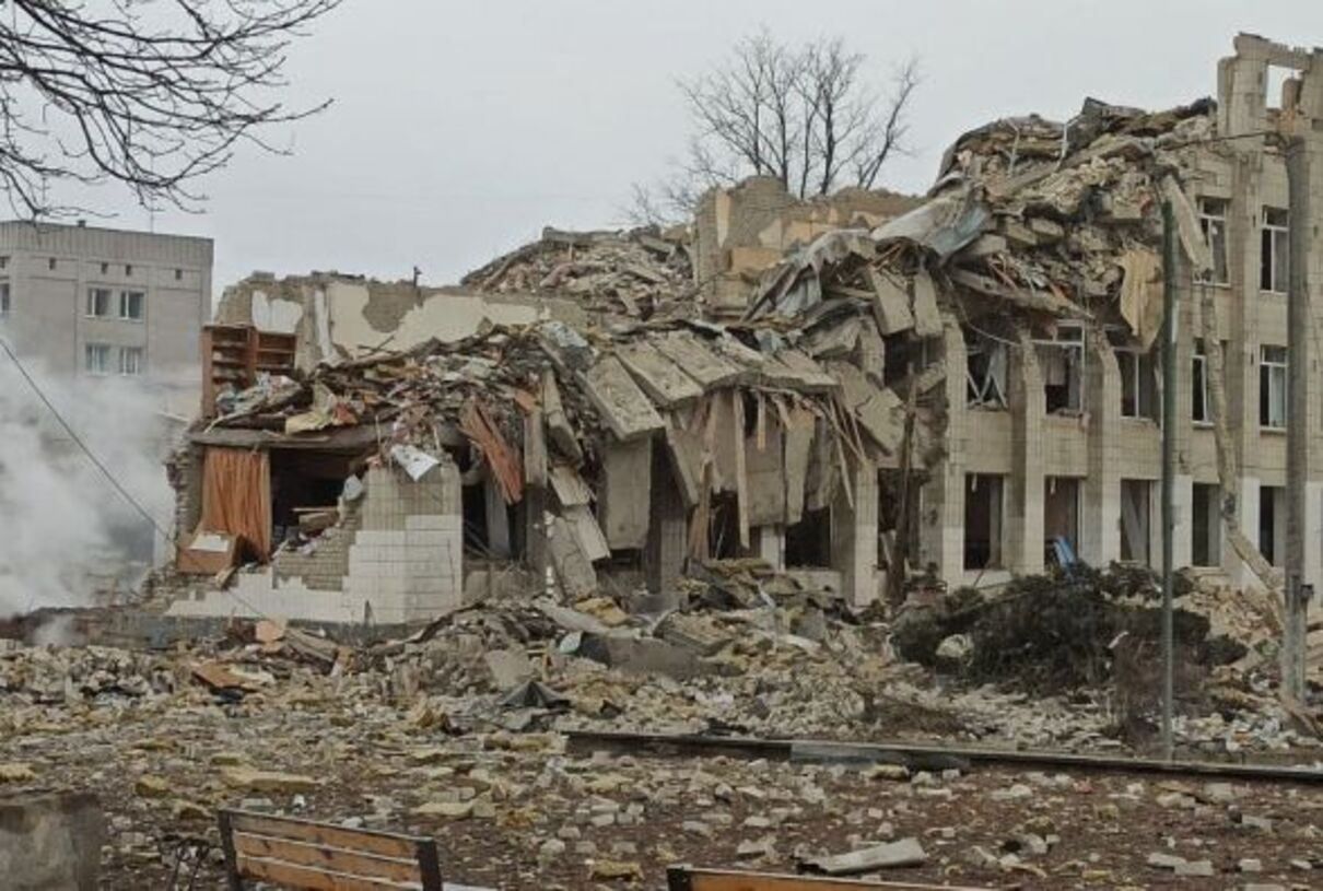 Российские войска повредили почти 500 школ в Украине