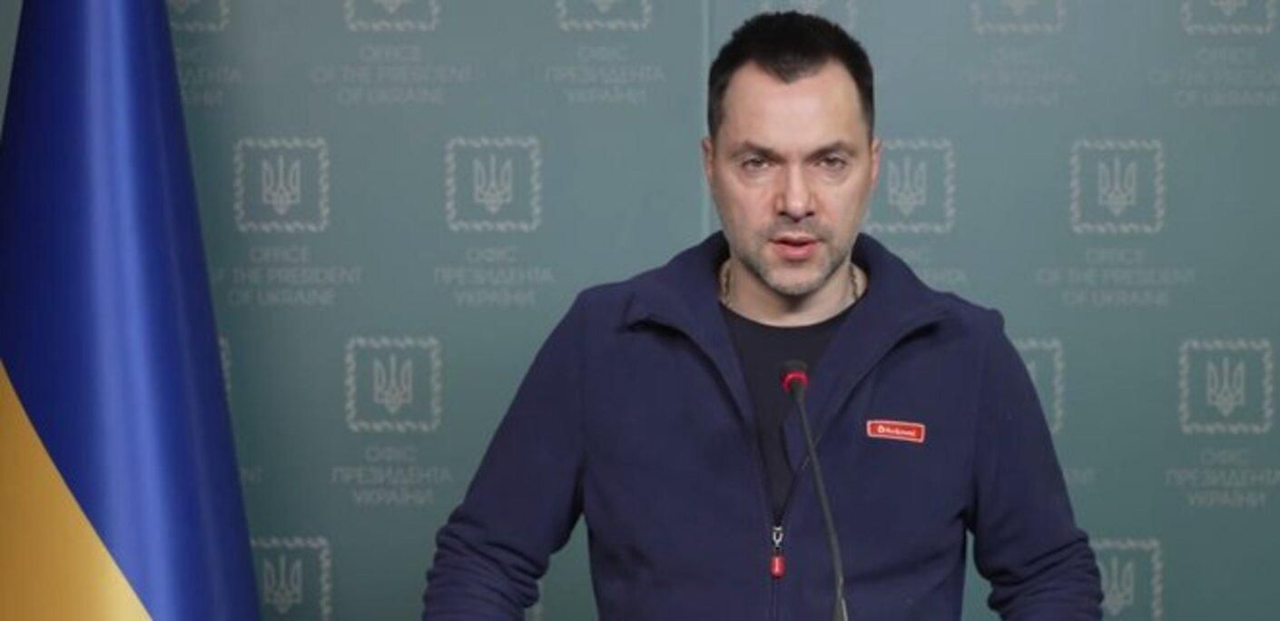 Наші війська знищили декілька тилових колон у Сумській та Миколаївській області, – Арестович - 24 Канал Наші війська знищили декілька тилових колон у Сумській та Миколаївській області, – Арестович - 24 Канал