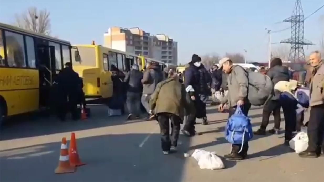 Из Бучи успешно эвакуировали 7 гражданских автобусов - 24 Канал Из Бучи успешно эвакуировали 7 гражданских автобусов - 24 Канал