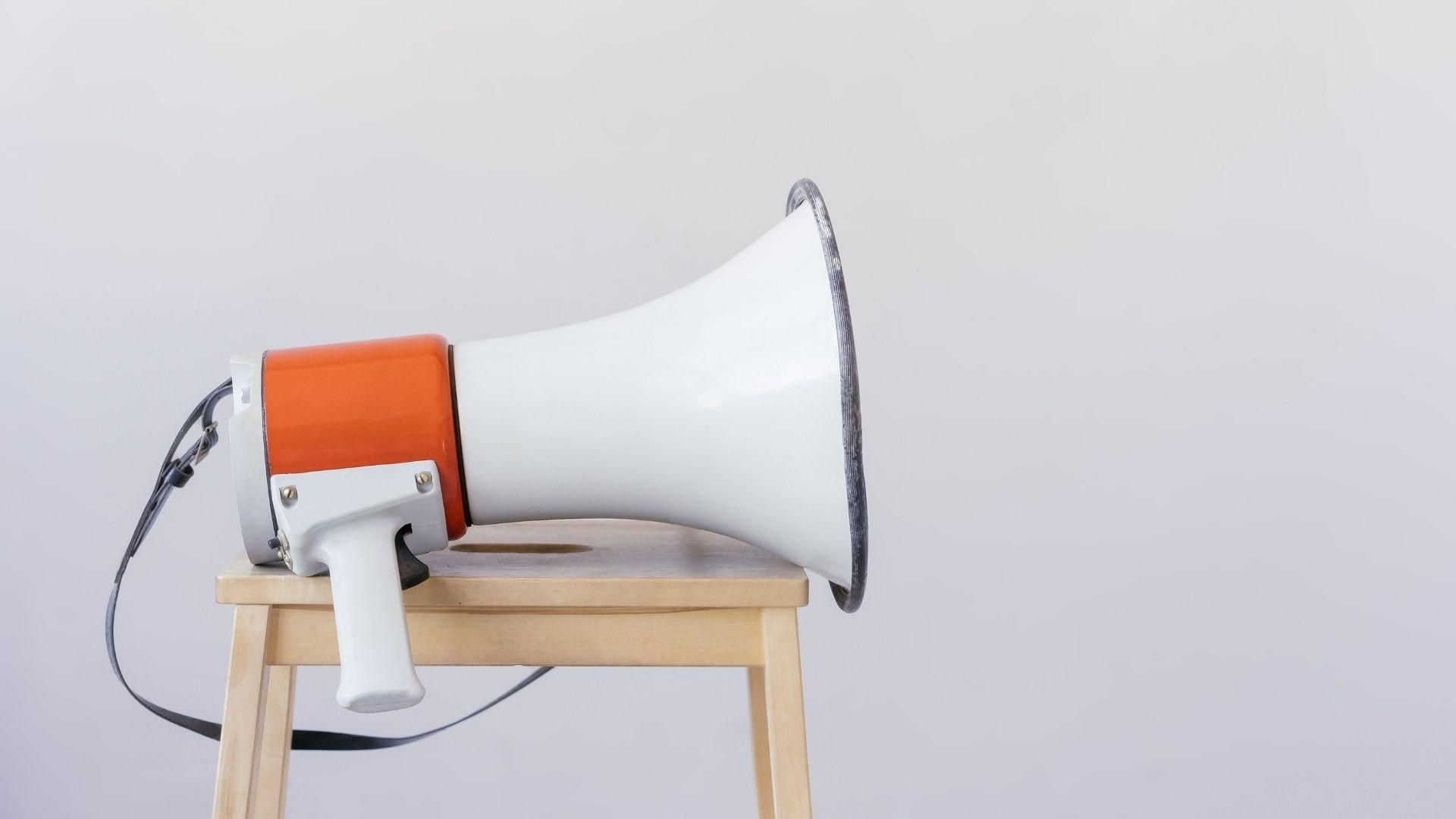 Як спрацьовують сирени та чи завжди вони вмикаються, коли місто бомблять: чіткі відповіді - 24 Канал Як спрацьовують сирени та чи завжди вони вмикаються, коли місто бомблять: чіткі відповіді - 24 Канал