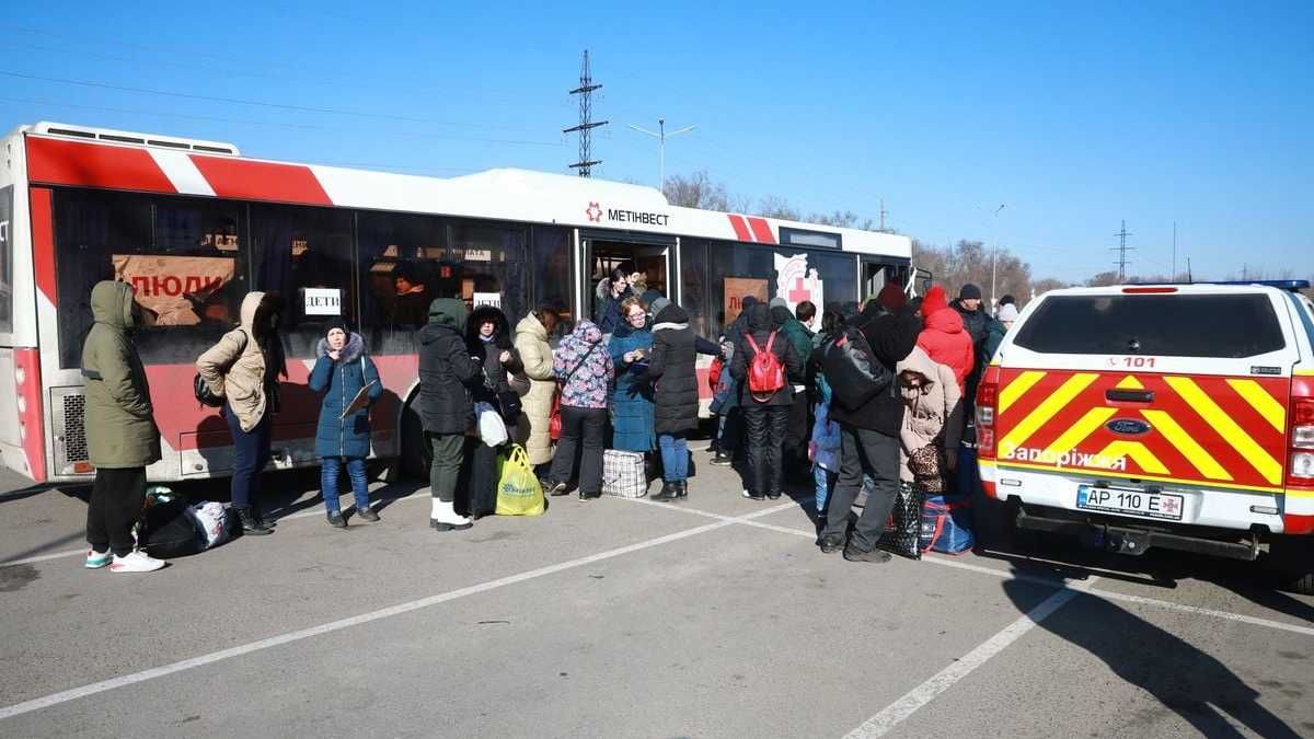 Понад 2 тисячі переселенців з Маріуполя прибули до Запоріжжя - 24 Канал