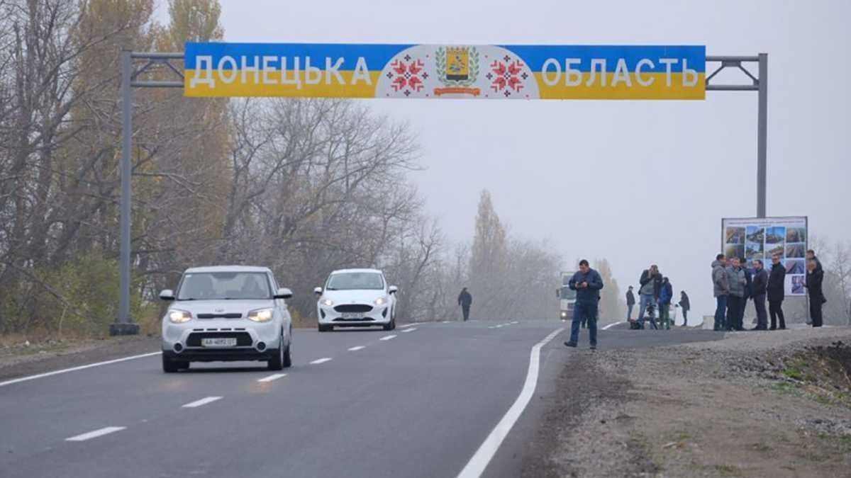 Люди на своих авто или пешком выходят из Мариуполя, – Верещук