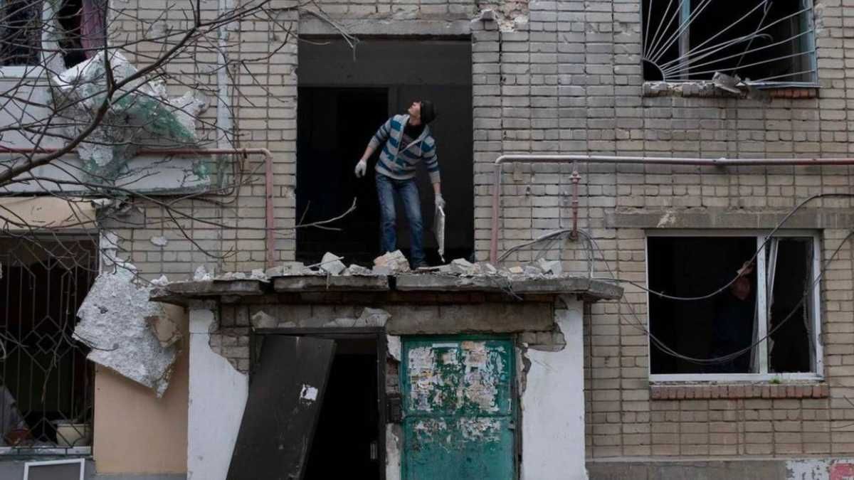 Ні військових об'єктів, ні "секретних лабораторій": у Миколаєві ворог обстріляв житлові квартали - 24 Канал Ні військових об'єктів, ні "секретних лабораторій": у Миколаєві ворог обстріляв житлові квартали - 24 Канал