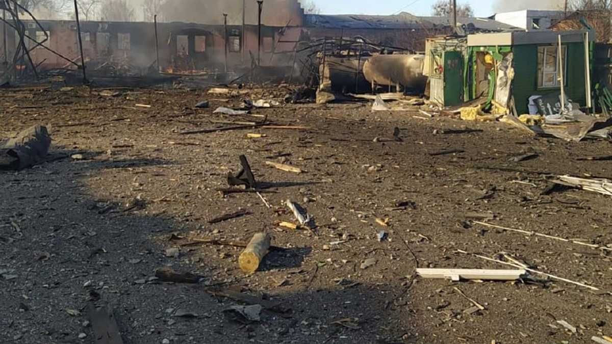 Оккупанты обстреляли больницу в Чернигове: люди лежат в коридорах при температуре +10° - 24 Канал Оккупанты обстреляли больницу в Чернигове: люди лежат в коридорах при температуре +10° - 24 Канал