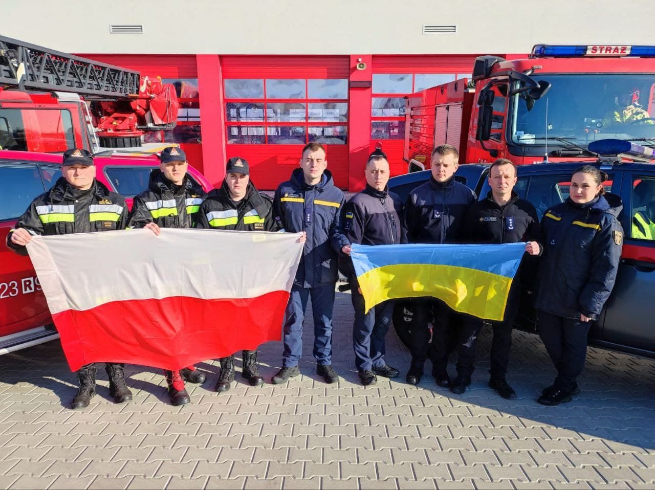 Польські рятувальники вшанували загиблих у війні з Росією українських колег - 24 Канал
