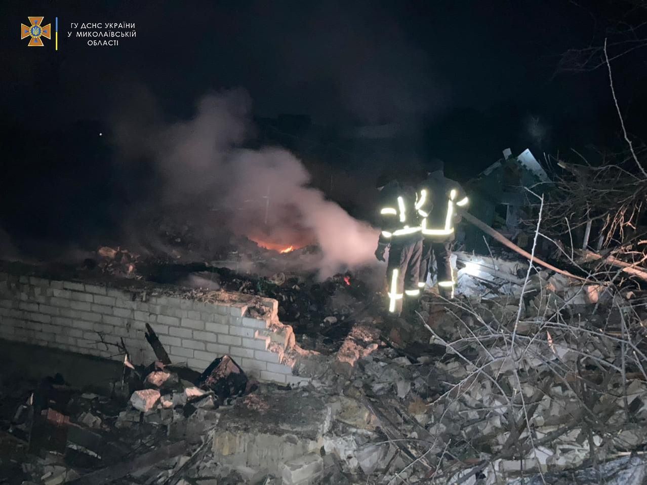 На Миколаївщині внаслідок обстрілу окупантів загинула сім'я з дитиною - 24 Канал На Миколаївщині внаслідок обстрілу окупантів загинула сім'я з дитиною - 24 Канал