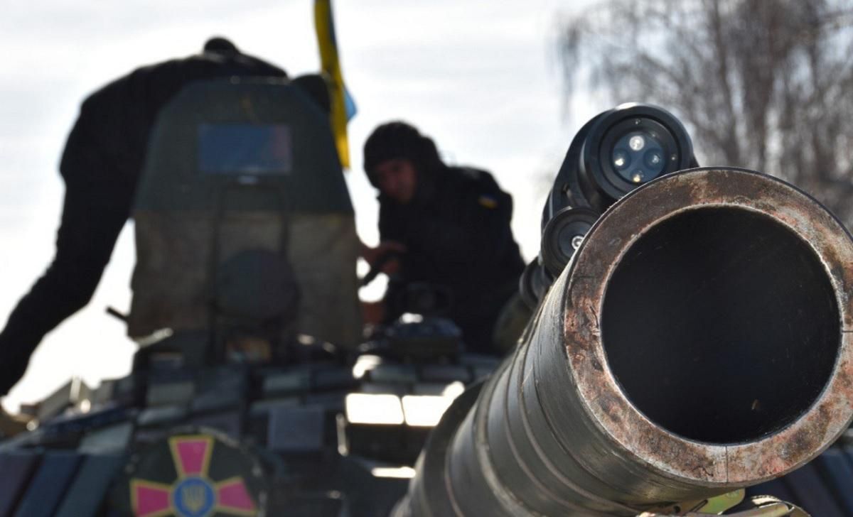 Украинские танкисты отрабатывают дуэльный бой "двойками" Украинские танкисты отрабатывают дуэльный бой "двойками"