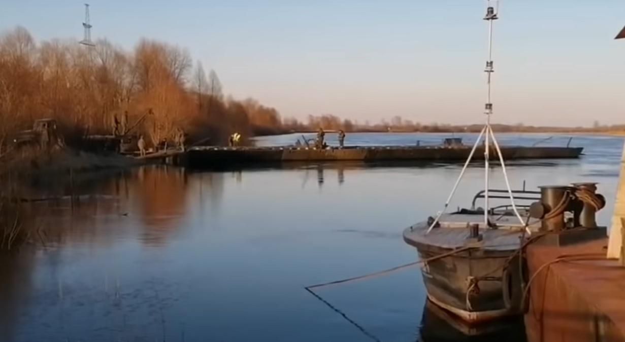 В Беларуси строят понтонную переправу через Припять