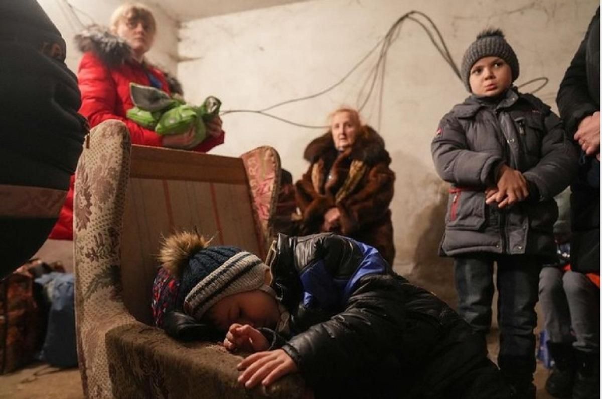 Рашисты превращают оккупированные города в концентрационные лагеря, где морят голодом мирных Рашисты превращают оккупированные города в концентрационные лагеря, где морят голодом мирных