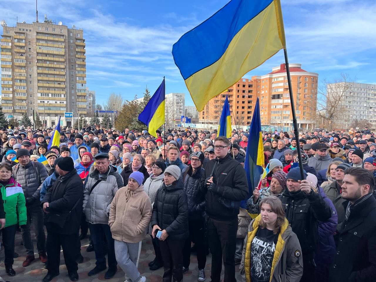 Энергодарцы вышли на массовый митинг и требуют вернуть из плена заместителя мэра