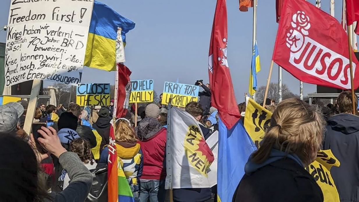 У німецькому Гамбурзі відбувся мітинг на підтримку України - 24 Канал У німецькому Гамбурзі відбувся мітинг на підтримку України - 24 Канал