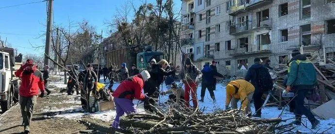 Харьковчане убирают