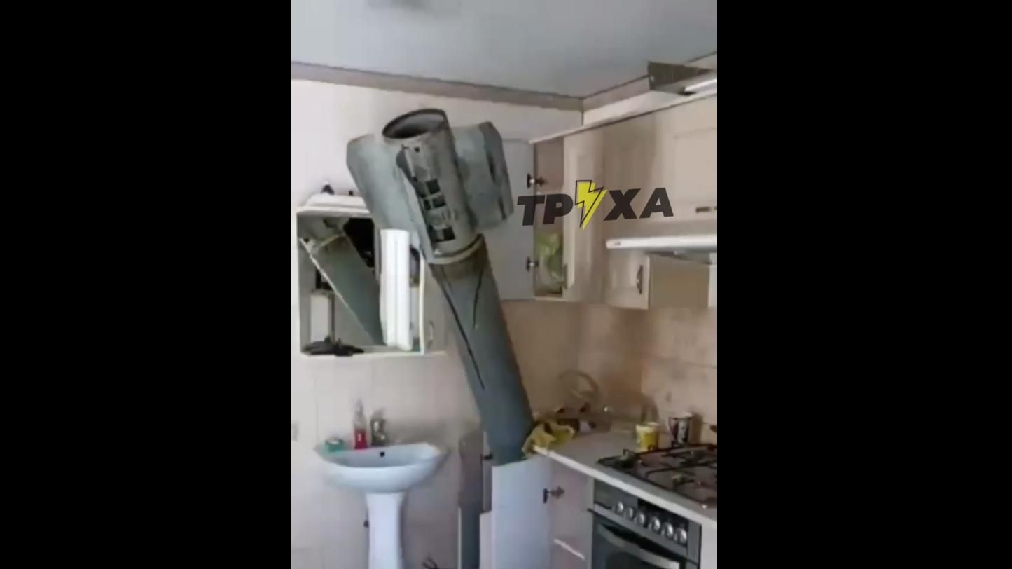 Шокуюча картина: очевидці показали застряглу в кухні ракету на Харківщині - 24 Канал