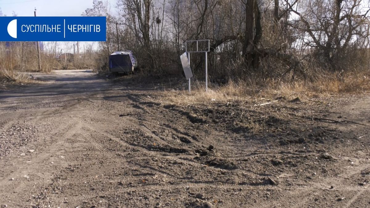 В Чернигове оккупа расстреляли машину, развозившую людям воду: есть погибшие и травмированные В Чернигове оккупа расстреляли машину, развозившую людям воду: есть погибшие и травмированные
