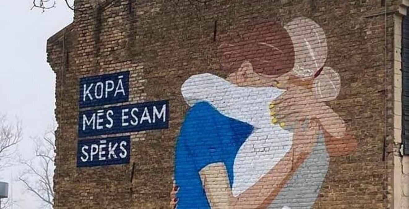 В Ризі на одній зі стін будинку з'явився проникливий мурал на підтримку України - 24 Канал В Ризі на одній зі стін будинку з'явився проникливий мурал на підтримку України - 24 Канал
