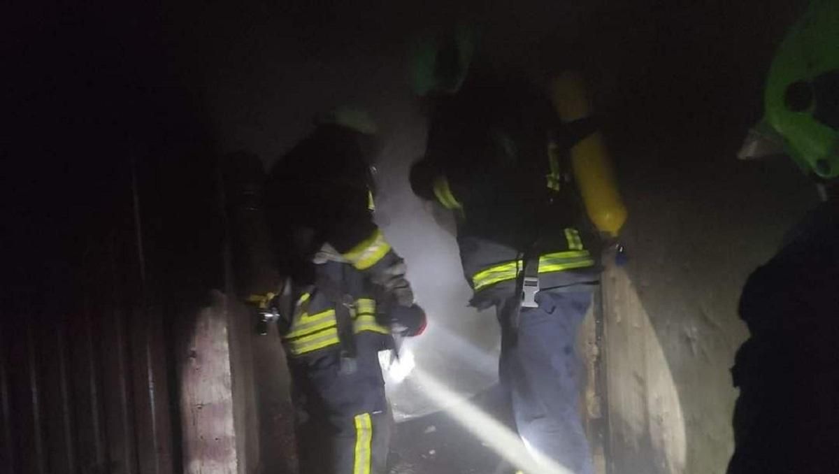 На Луганщине россияне снова вели плотные обстрелы: 12 домов разрушены На Луганщине россияне снова вели плотные обстрелы: 12 домов разрушены