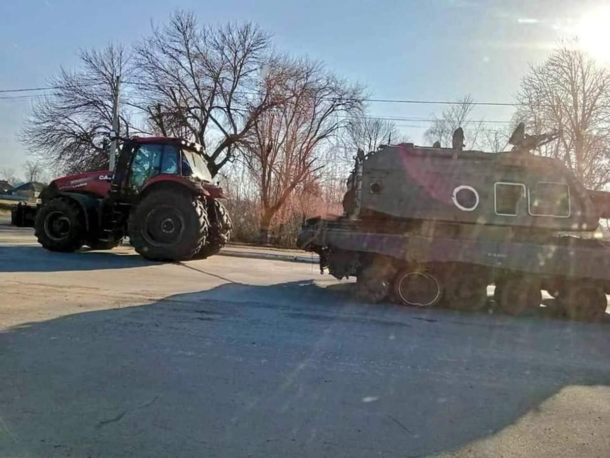 "Тракторні війська" працюють: захоплена самохідна артилерійська установка "Мста-С" - 24 Канал