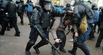 Перепутали с Россией: оккупанты привезли ОМОН для разгона митинга в Энергодаре