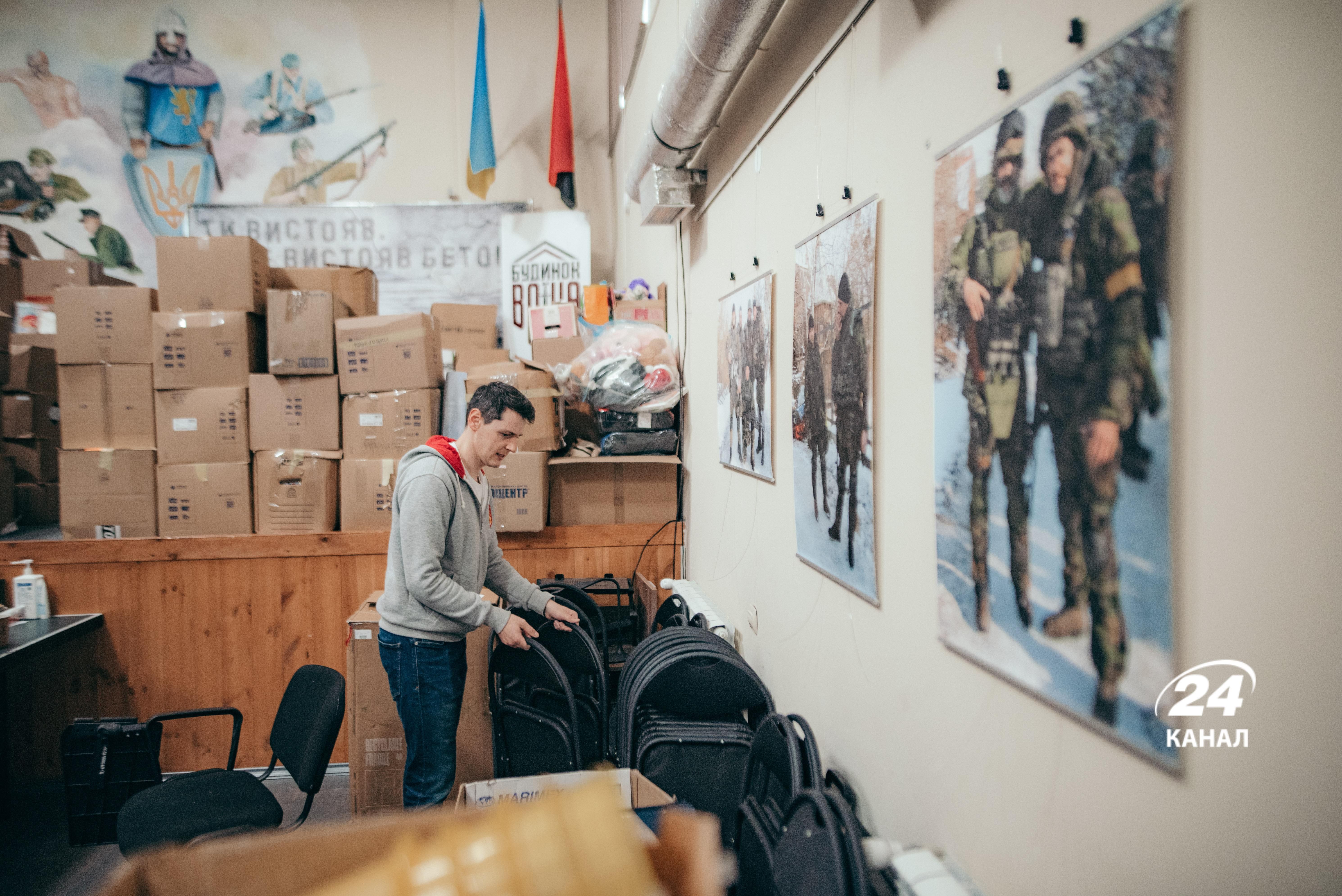 "Наші для нас – герої, а російські солдати для росіян – ніхто", – як працюють волонтери у Львові - 24 Канал "Наші для нас – герої, а російські солдати для росіян – ніхто", – як працюють волонтери у Львові - 24 Канал