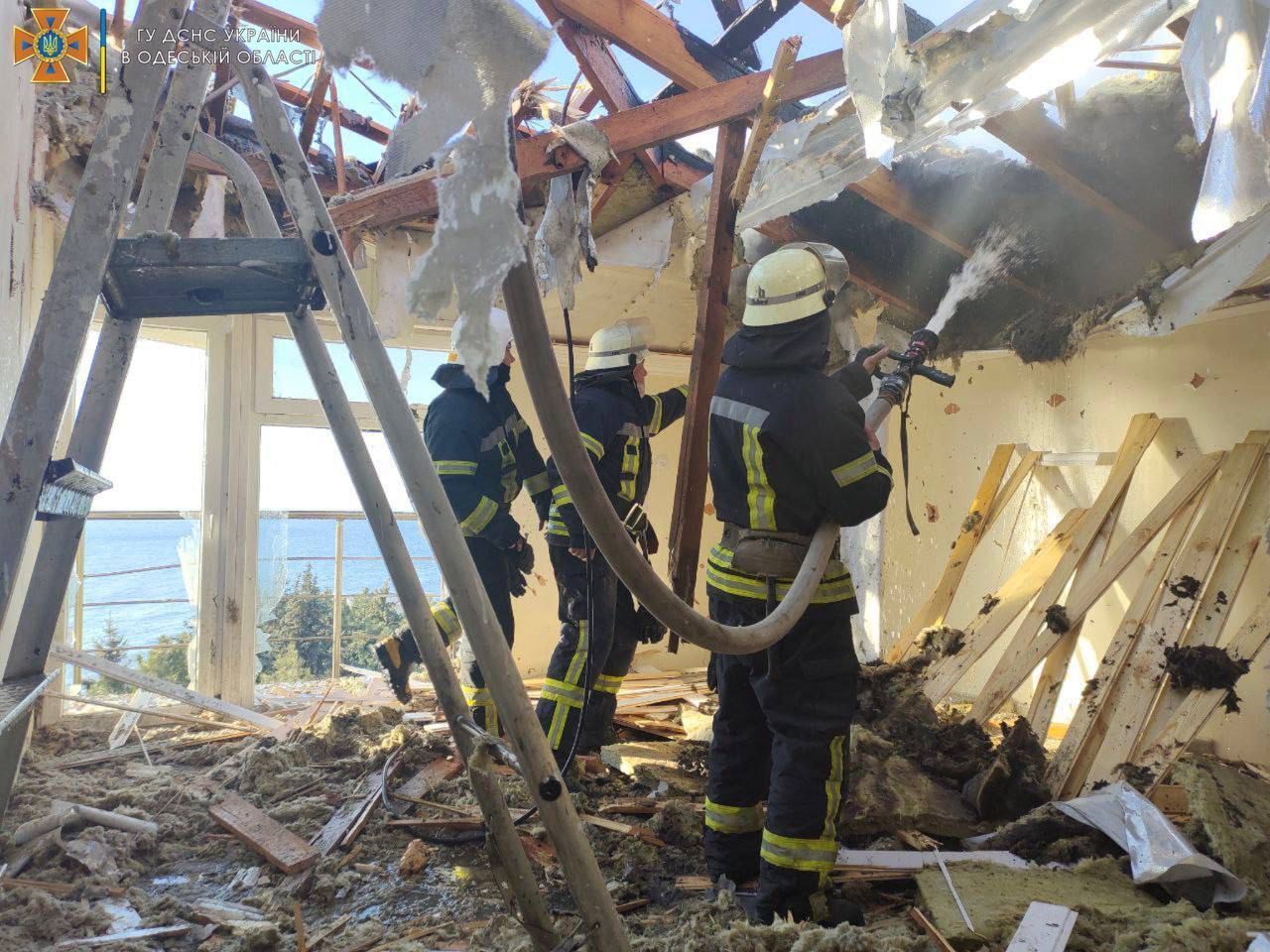 Как выглядят дома в Одесской области, которые утром обстреляли с моря Как выглядят дома в Одесской области, которые утром обстреляли с моря