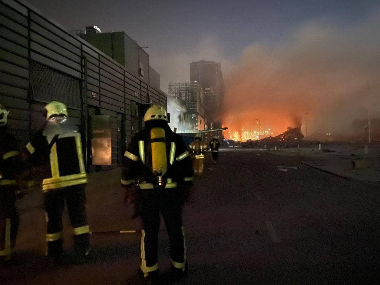 Пожар в ТРЦ в Киеве ликвидировали, продолжают разбирать завалы