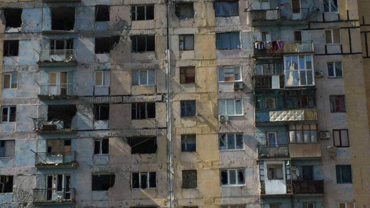 Новая схема корректировщиков: "благодетель" собирается отремонтировать разбитые окна Новая схема корректировщиков: "благодетель" собирается отремонтировать разбитые окна