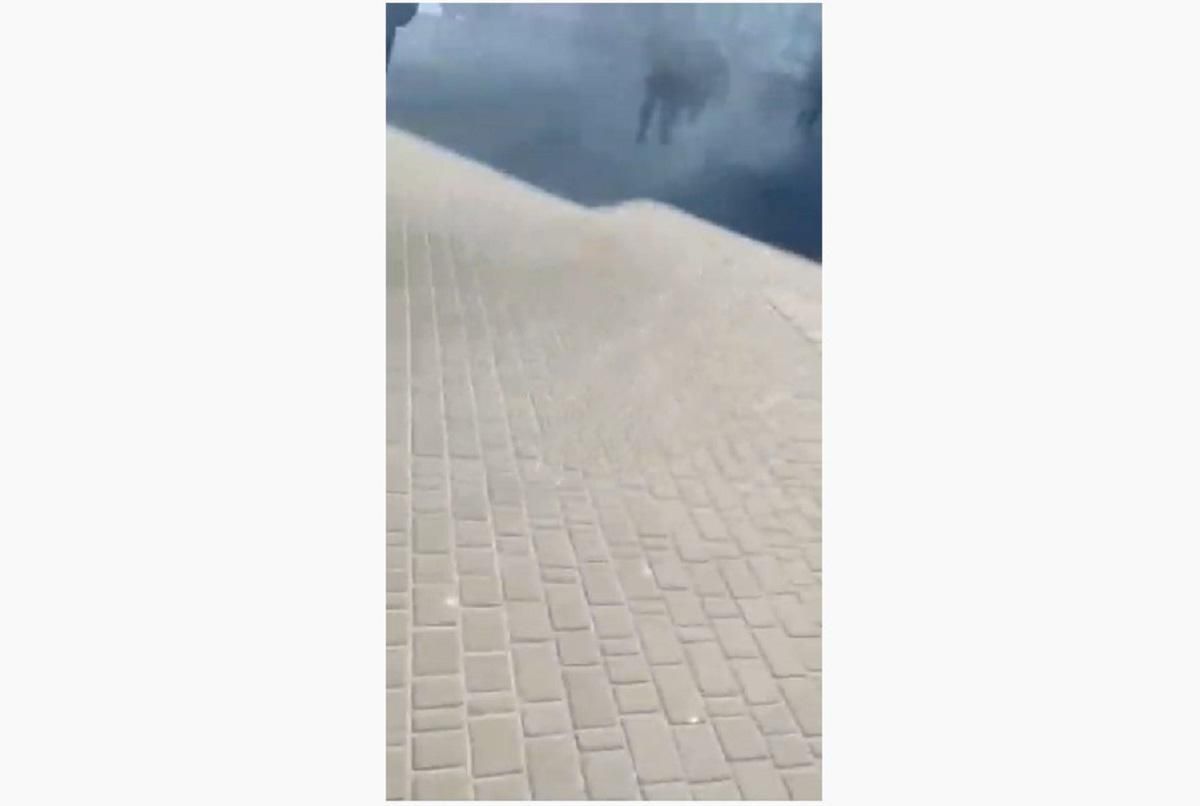 У Херсоні російські окупанти обстріляли мирний мітинг, є поранені - 24 Канал У Херсоні російські окупанти обстріляли мирний мітинг, є поранені - 24 Канал