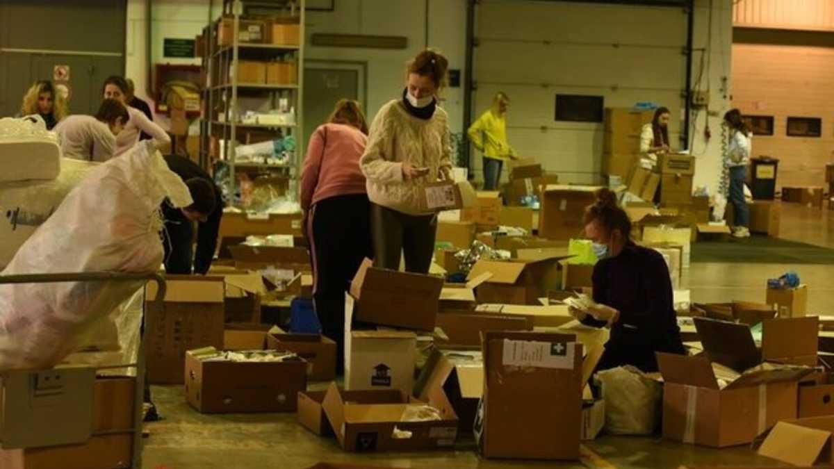 Несмотря на пережитый ужас: эвакуированные мариупольцы присоединились к волонтерскому движению Несмотря на пережитый ужас: эвакуированные мариупольцы присоединились к волонтерскому движению