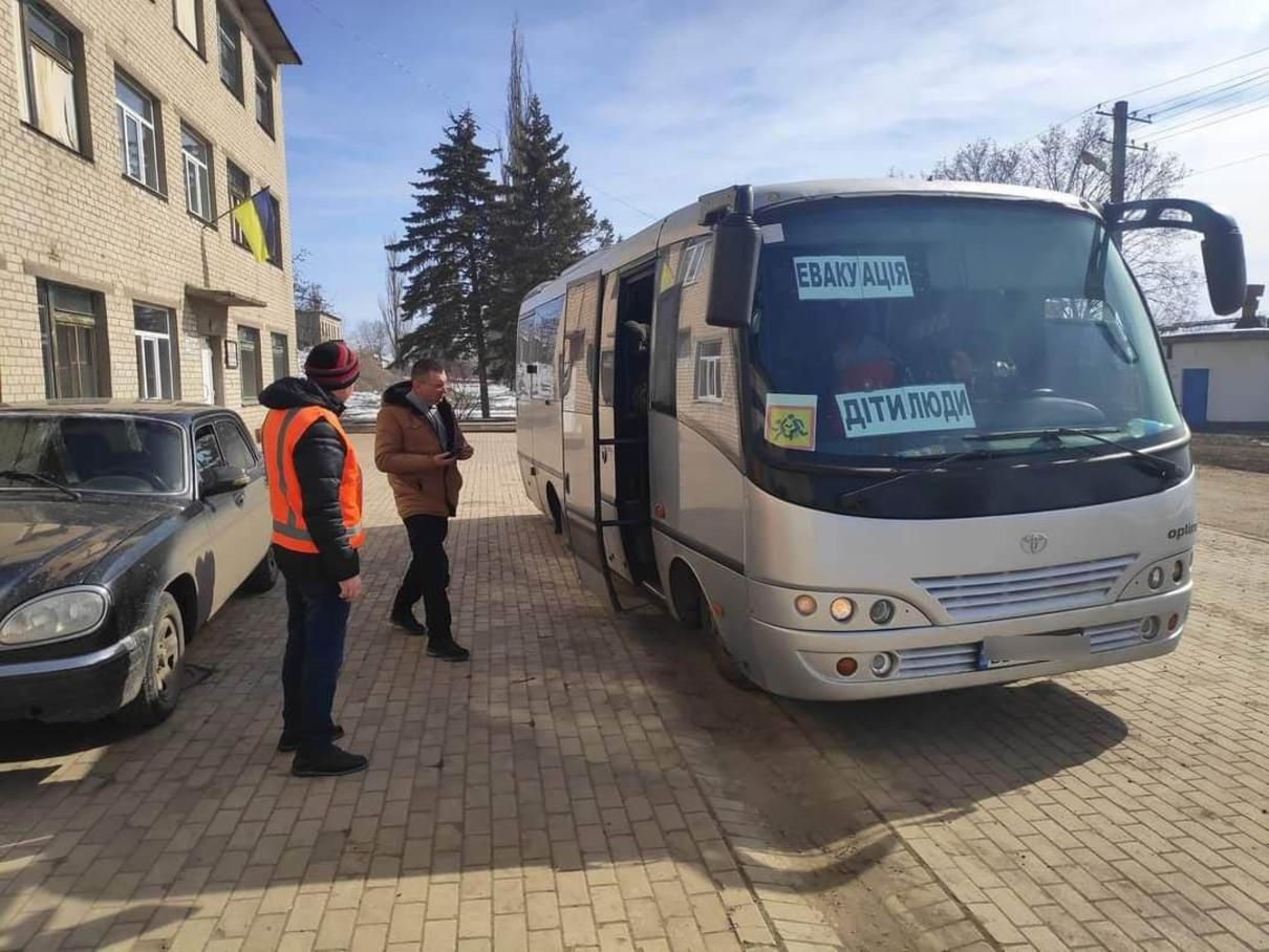 Гуманітарний коридор спрацював: вдалося вивезти людей навіть з Кремінної і Рубіжного - 24 Канал Гуманітарний коридор спрацював: вдалося вивезти людей навіть з Кремінної і Рубіжного - 24 Канал