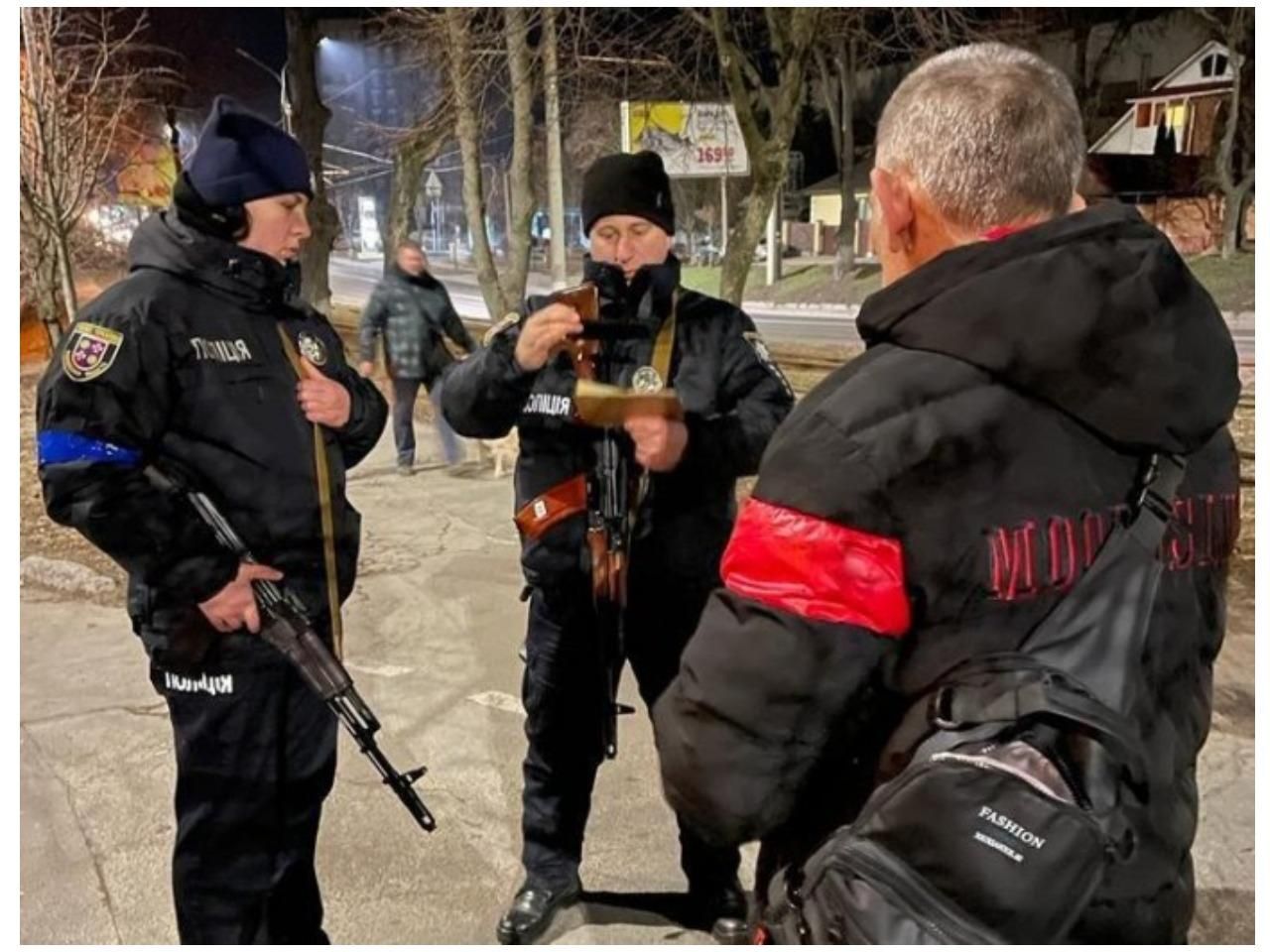 У Вінниці порушникам комендантської години вручають повістки в армію - 24 Канал