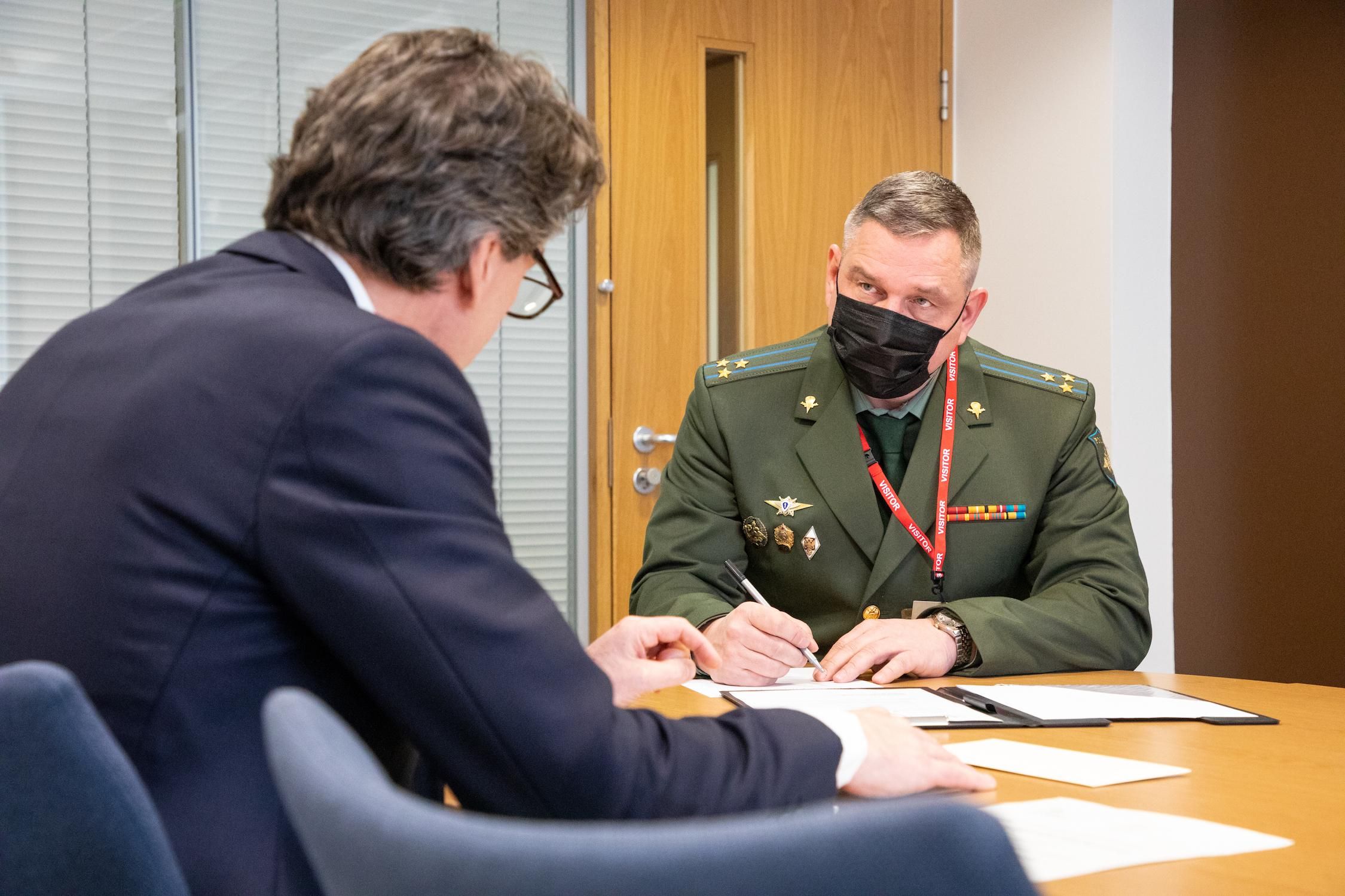 Британія висловила протест військовому аташе Росії через війну в Україні - 24 Канал Британія висловила протест військовому аташе Росії через війну в Україні - 24 Канал