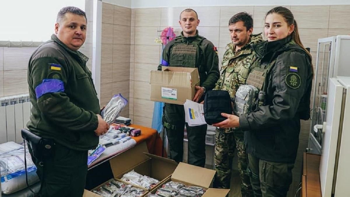 Волонтери з Канади передали гуманітарну допомогу для підрозділів Нацгвардії - 24 Канал Волонтери з Канади передали гуманітарну допомогу для підрозділів Нацгвардії - 24 Канал