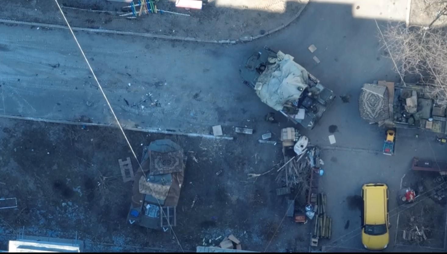 Российские оккупанты разворовали ковры из многоэтажек в Гостомеле