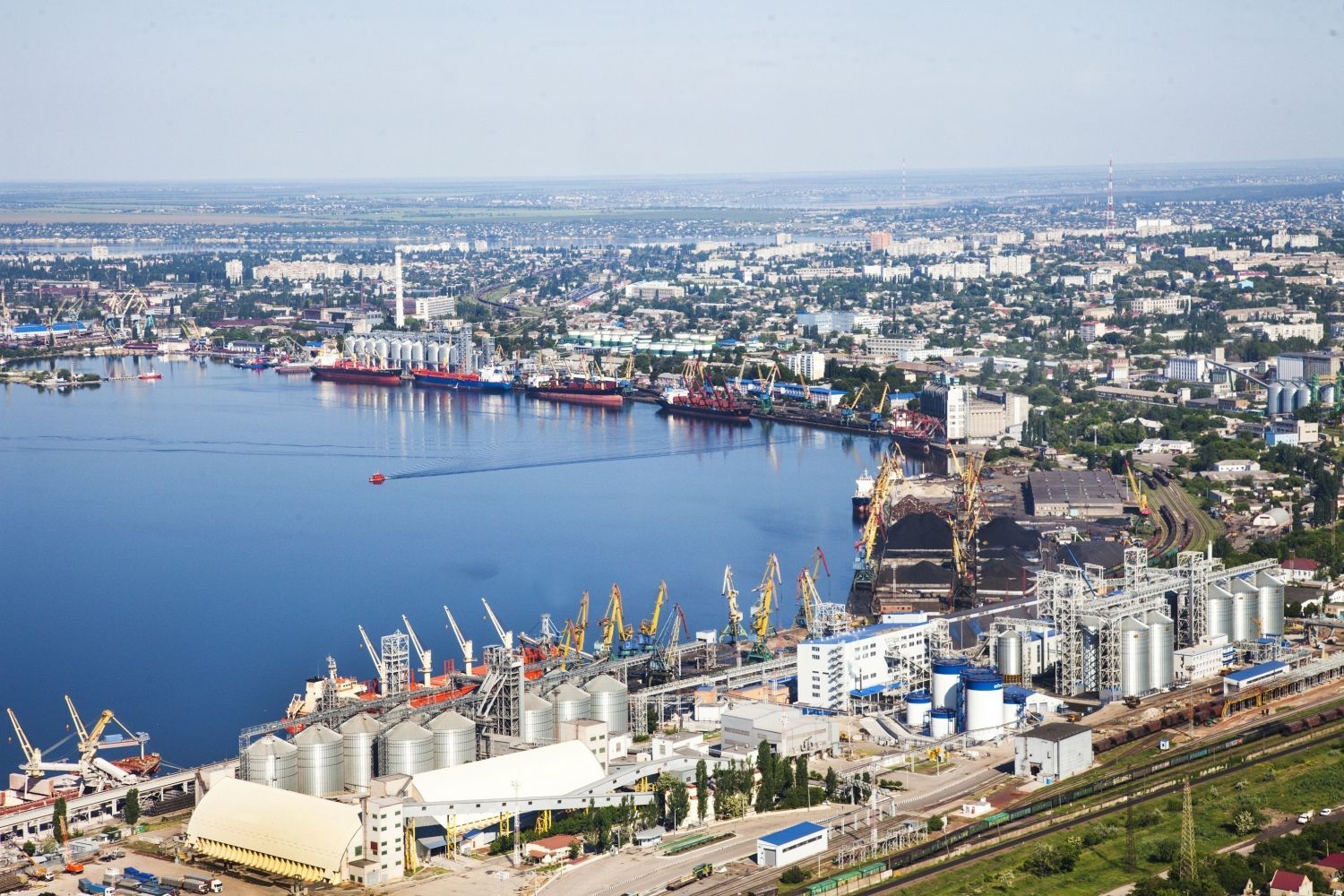 Росіяни вночі обстріляли порт Миколаєва: попередньо, обійшлося без жертв - 24 Канал
