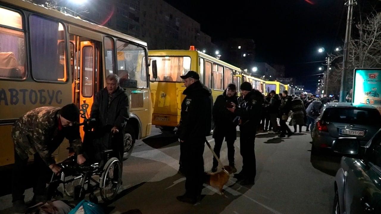 Жителей Киевщины продолжают вывозить: за минувшие сутки спасли более 4 тысяч человек Жителей Киевщины продолжают вывозить: за минувшие сутки спасли более 4 тысяч человек