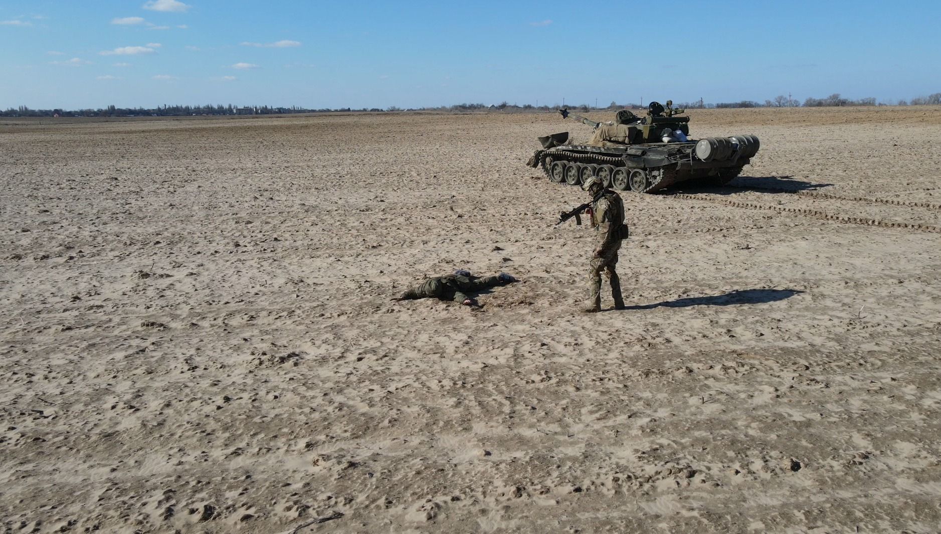 Російський солдат здав українським бійцям танк за винагороду - 24 Канал