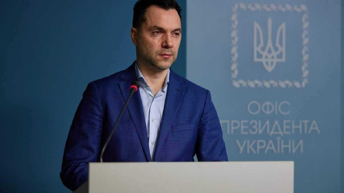 Активні бойові дії закінчаться за 2 – 3 тижні, бо росіянам не буде чим воювати, – Арестович - 24 Канал Активні бойові дії закінчаться за 2 – 3 тижні, бо росіянам не буде чим воювати, – Арестович - 24 Канал