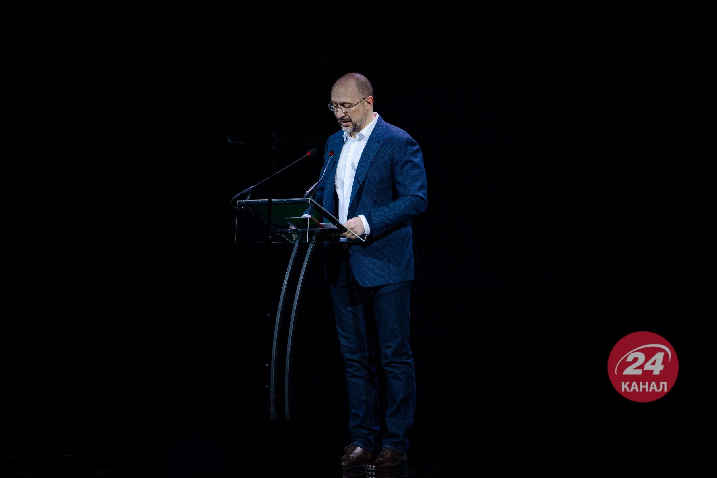 Кажуть, що битви виграє армія, а війну, – економіка, – Шмигаль закликав українців працювати - 24 Канал Кажуть, що битви виграє армія, а війну, – економіка, – Шмигаль закликав українців працювати - 24 Канал