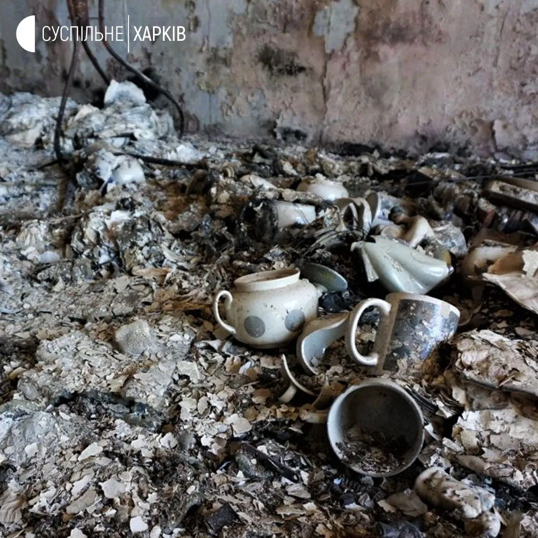 Розбомблена квартира вбитого окупантами 96-річного в'язня концтаборів Розбомблена квартира вбитого окупантами 96-річного в'язня концтаборів